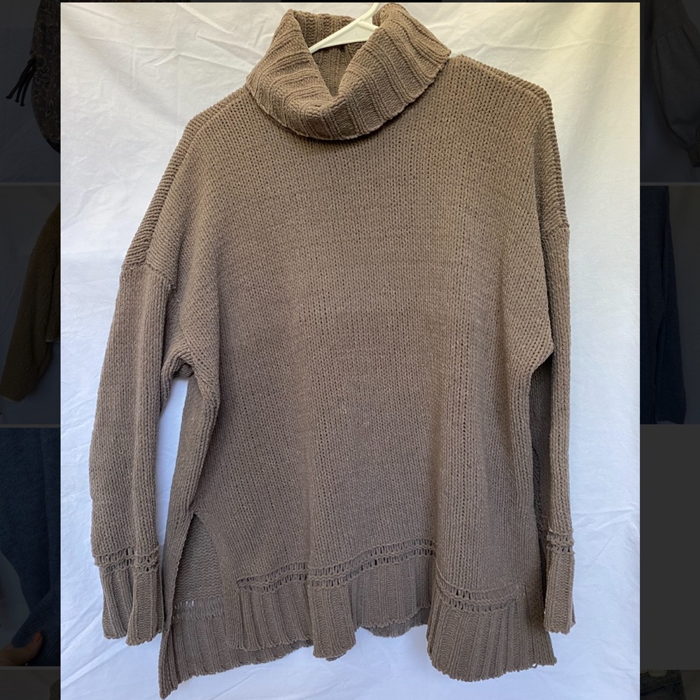 Aerie turtle neck knit sweater